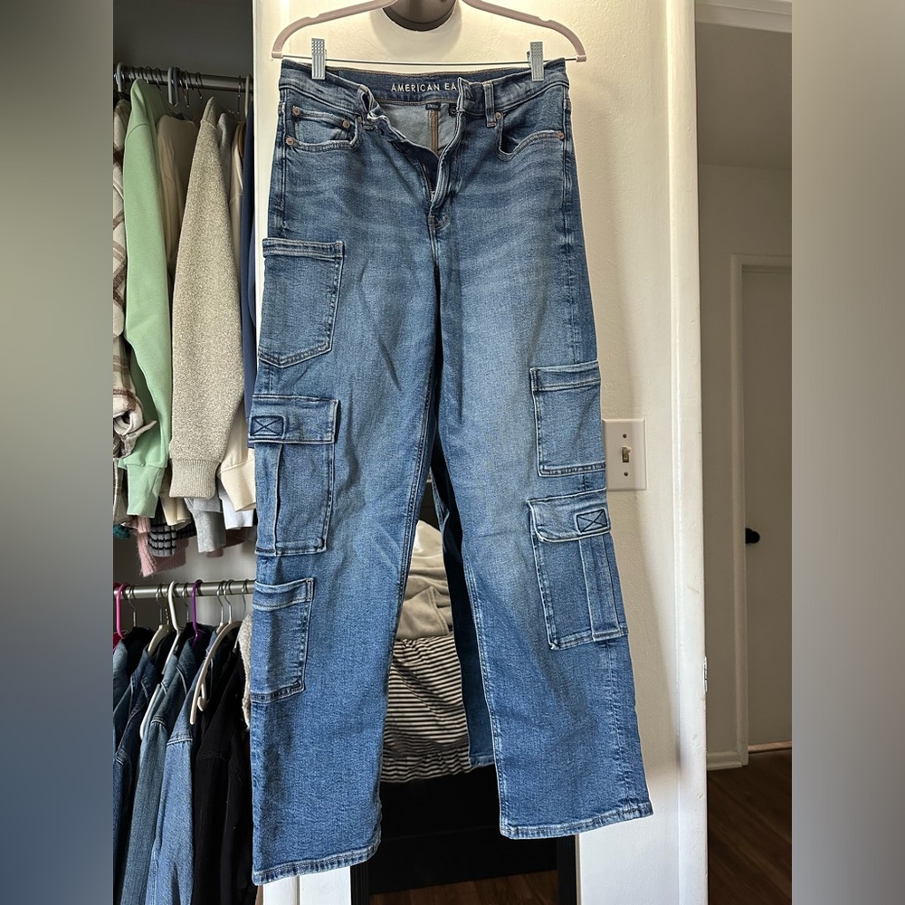 Size 6 American Eagle Baggy Cargo Straight Women’s Jeans
